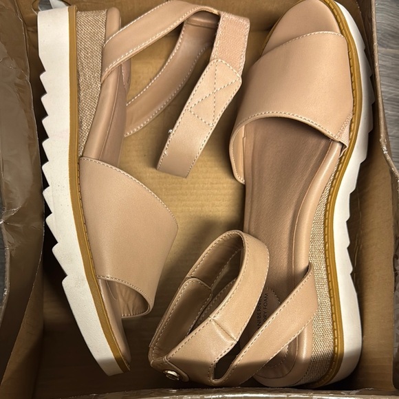 Giani Bernini Women's Constancia Ankle Strap Wedge Sandals - Picture 2 of 7